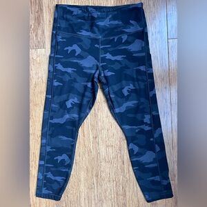 Athleta Ultimate Camo 7/8 Legging size MP medium. 1613